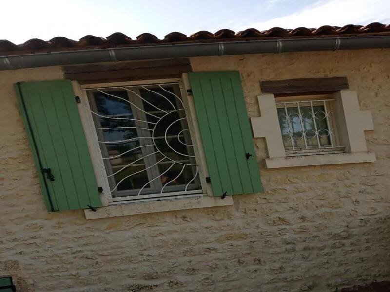 Menuisier fenêtre en bois sur mesure, Aigre